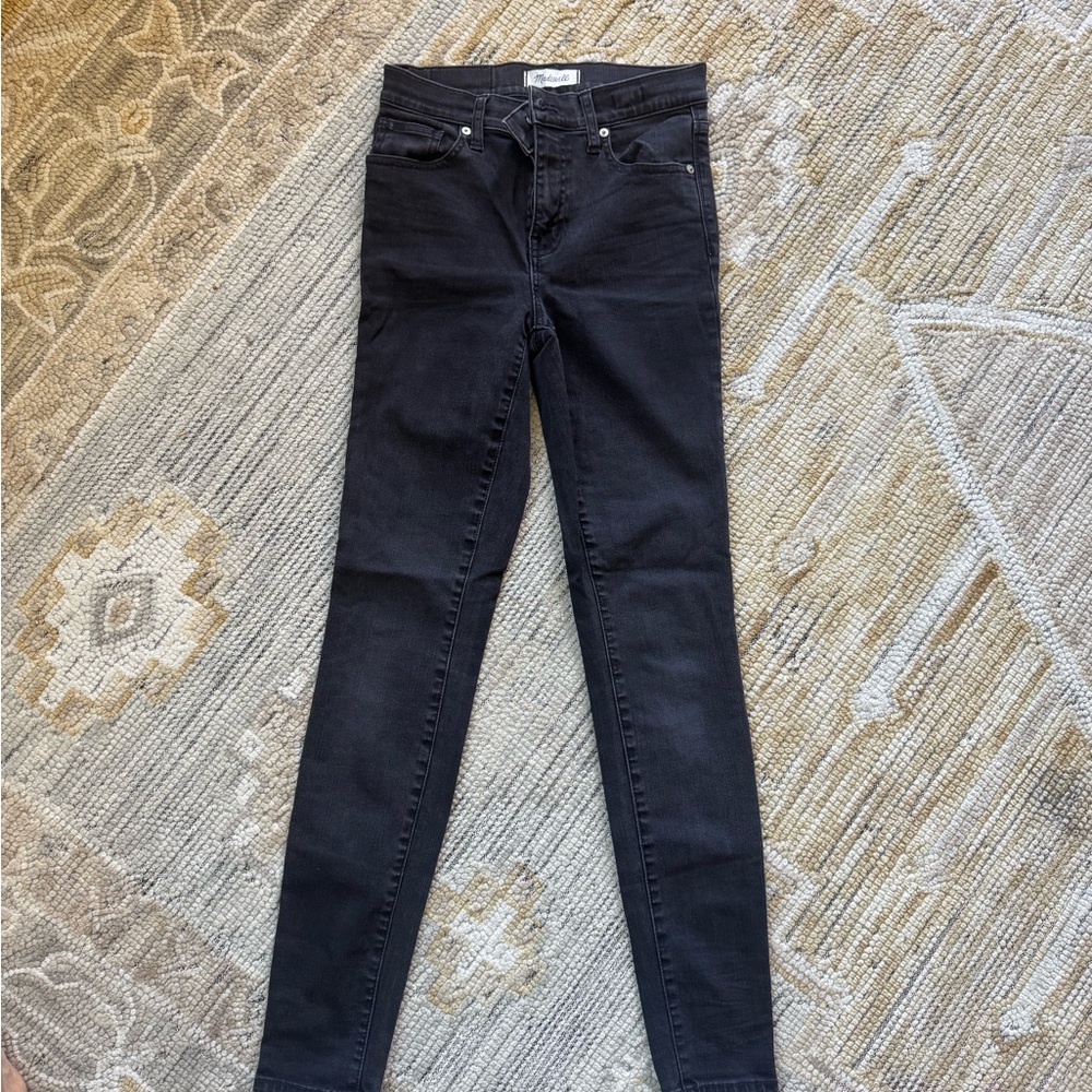 Madewell Skinny 9” High-Rise Jeans in Black - Size 26T